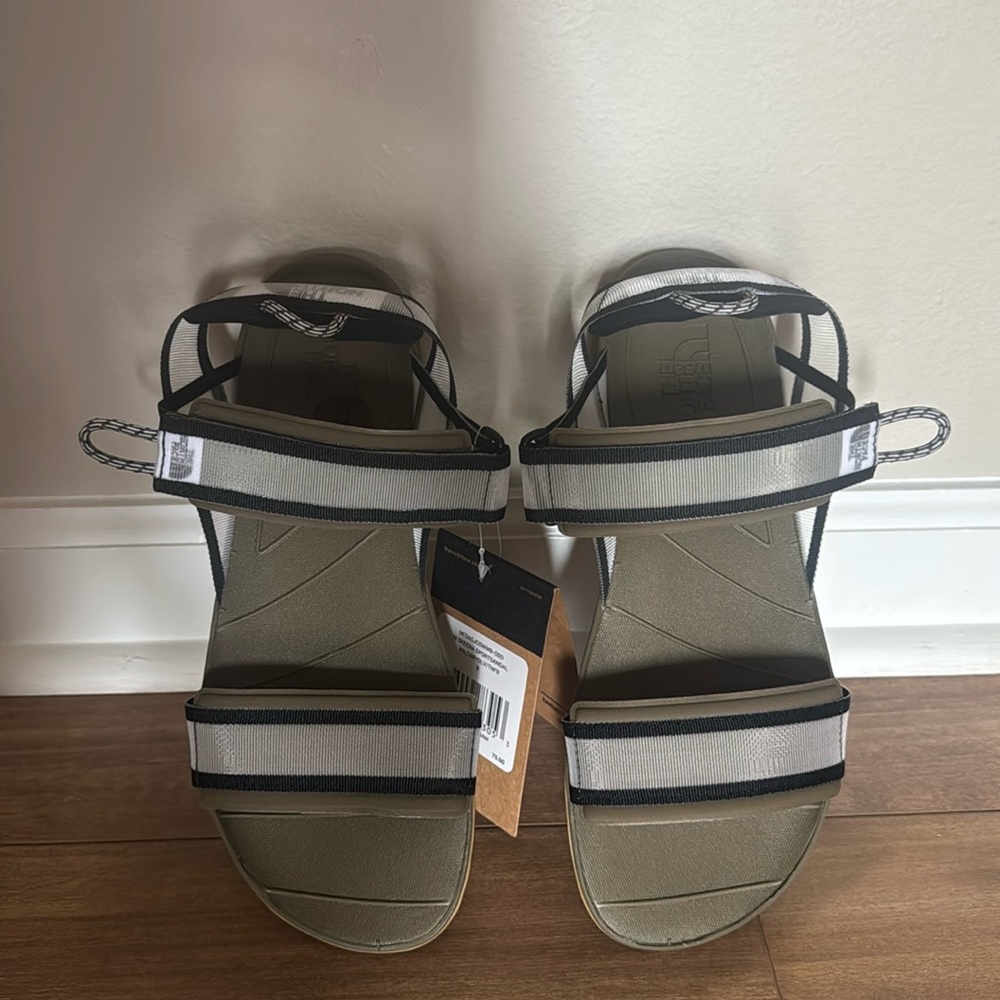 NWT Northface M Skeena sport sandal